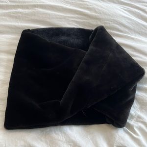 Faux fur black scarf one size HM brand like new